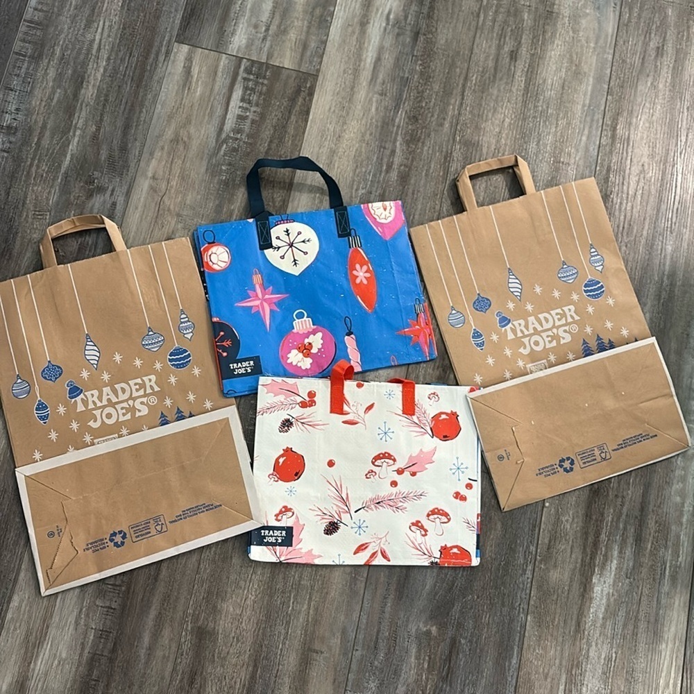 Trader Joe’s Bag Holiday Limited Edition Set of 4 Ships Super Fast!!